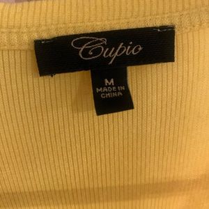 Yellow top medium Worn it’s three or four times